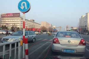 車主請注意！路口不要這樣轉(zhuǎn)彎，一旦被發(fā)現(xiàn)，扣8分罰500元