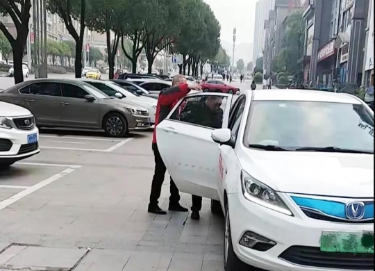 從自主創(chuàng)業(yè)到萬(wàn)順叫車(chē)司機(jī)共創(chuàng)人，換個(gè)舞臺(tái)堅(jiān)持優(yōu)秀