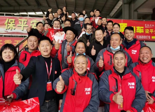 春運(yùn)，萬(wàn)順叫車(chē)司機(jī)在暖心服務(wù)中感受別樣年味